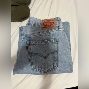 Low pro straight Levi denim jeans